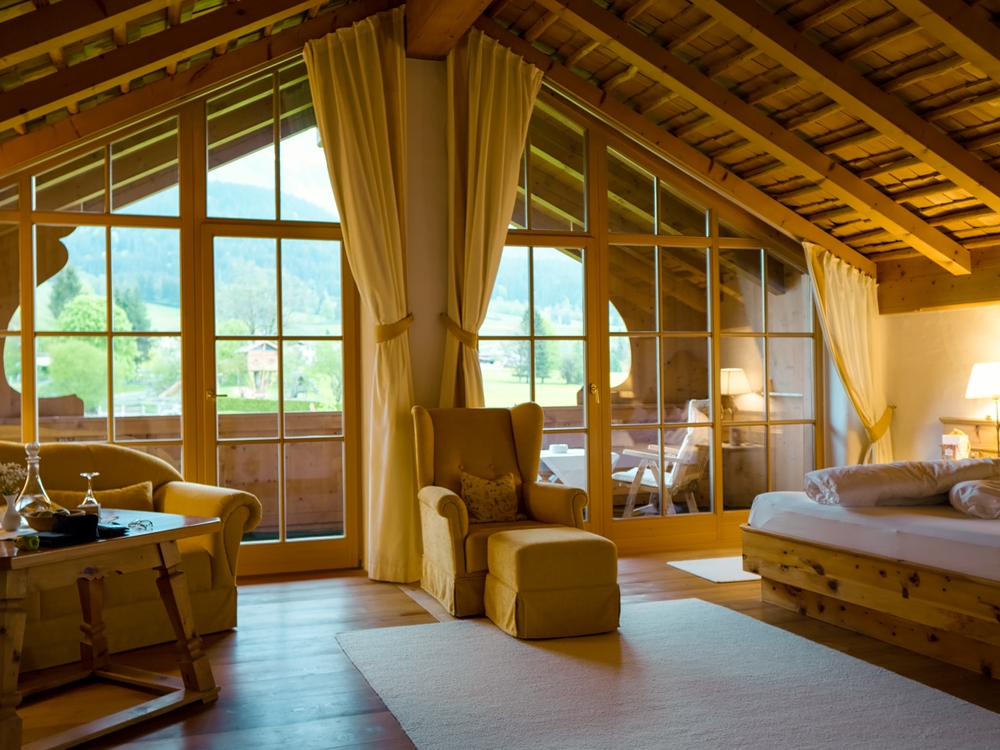 eco,hotel,room,in,the,mountains,with,wood,furniture.,cozy