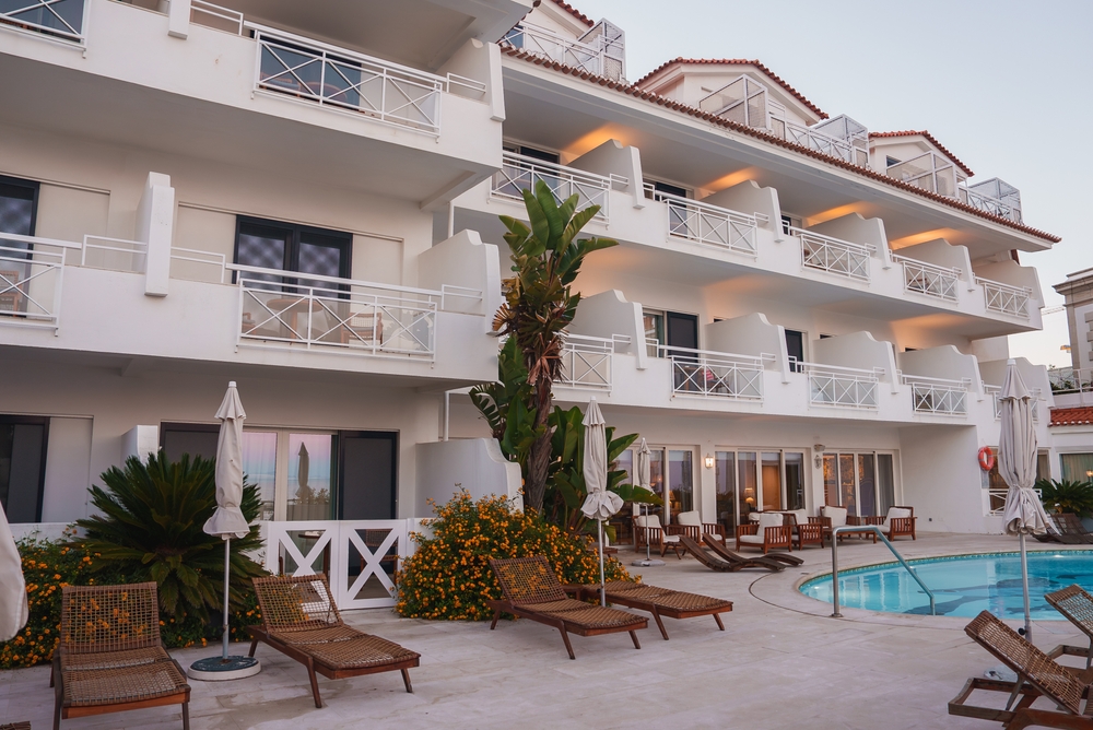 exterior,view,of,a,luxury,hotel,featuring,white,walls,,balconies,